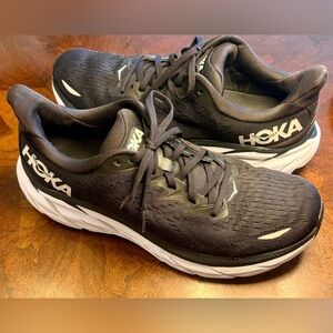 HOKA Clifton 8 
Women’s 11D, Men’s 8